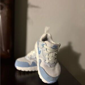 Nike Kids' Sneakers in Gray and Light Blue